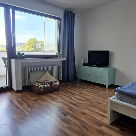 Well Located Flat With Balcony 아파트 뒤셀도르프