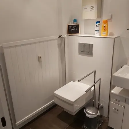 Well Located Flat With Balcony 뒤셀도르프