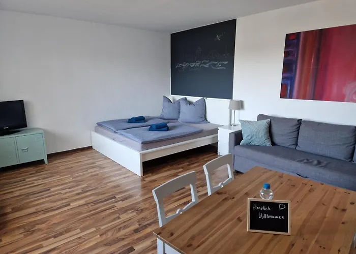 Well Located Flat With Balcony * دوسلدورف