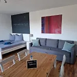 アパート Well Located Flat With Balcony *
