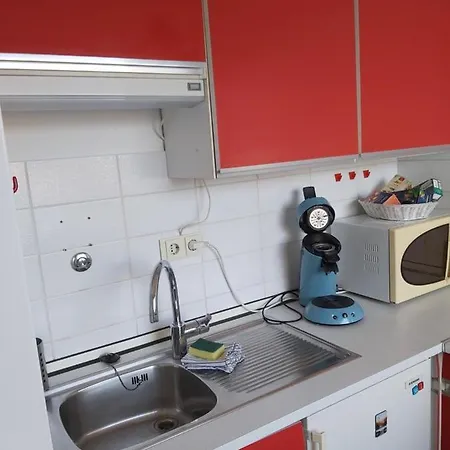 شقة Well Located Flat With Balcony دوسلدورف