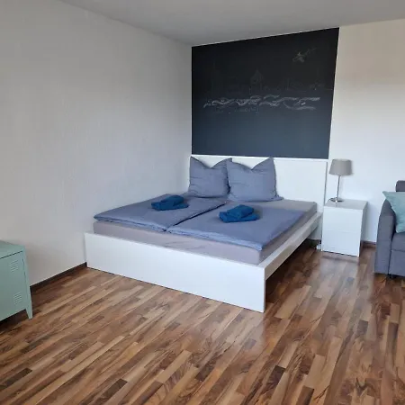 Well Located Flat With Balcony شقة دوسلدورف