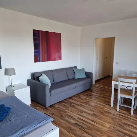 شقة Well Located Flat With Balcony دوسلدورف