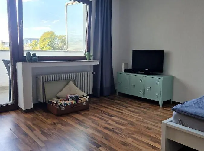 Well Located Flat With Balcony شقة دوسلدورف